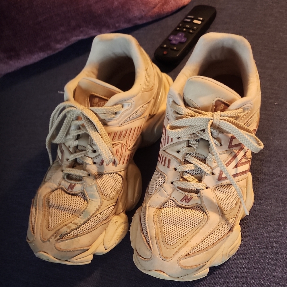 New Balance Women's Beige Sneakers 9060 Bone Sparrow W 10 Mns 8.5